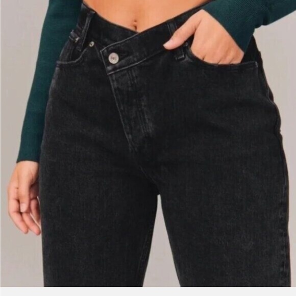 Abercrombie & Fitch Curve Love The Dad High Rise Jean w/ Criss-Cross Waistband - Picture 4 of 10